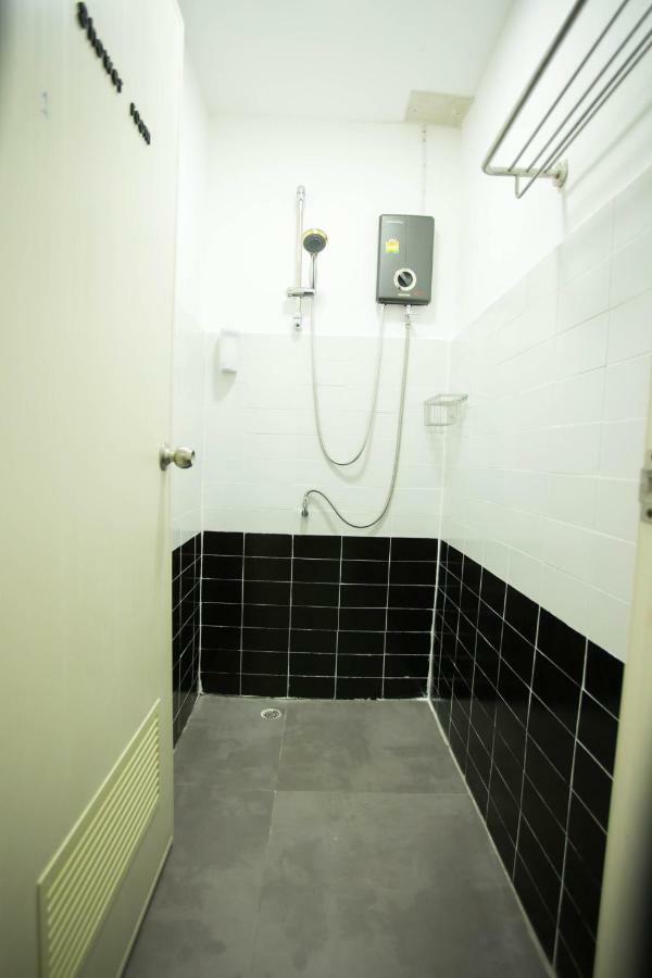 Yha Thapae Station Hostel Chiang Mai Luaran gambar